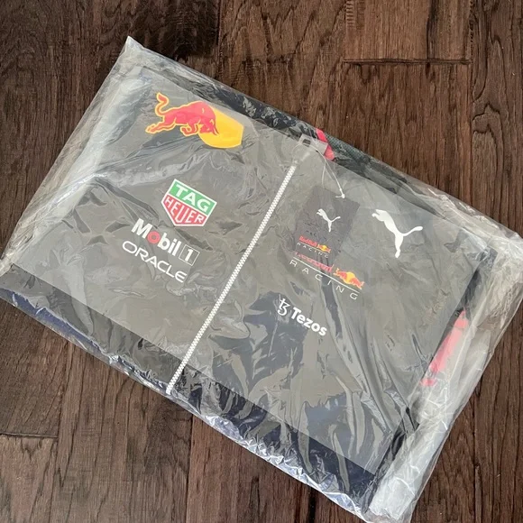 ❌SOLD❌ Formula 1 Red Bull Racing Rain Jacket - Picture 4 of 5